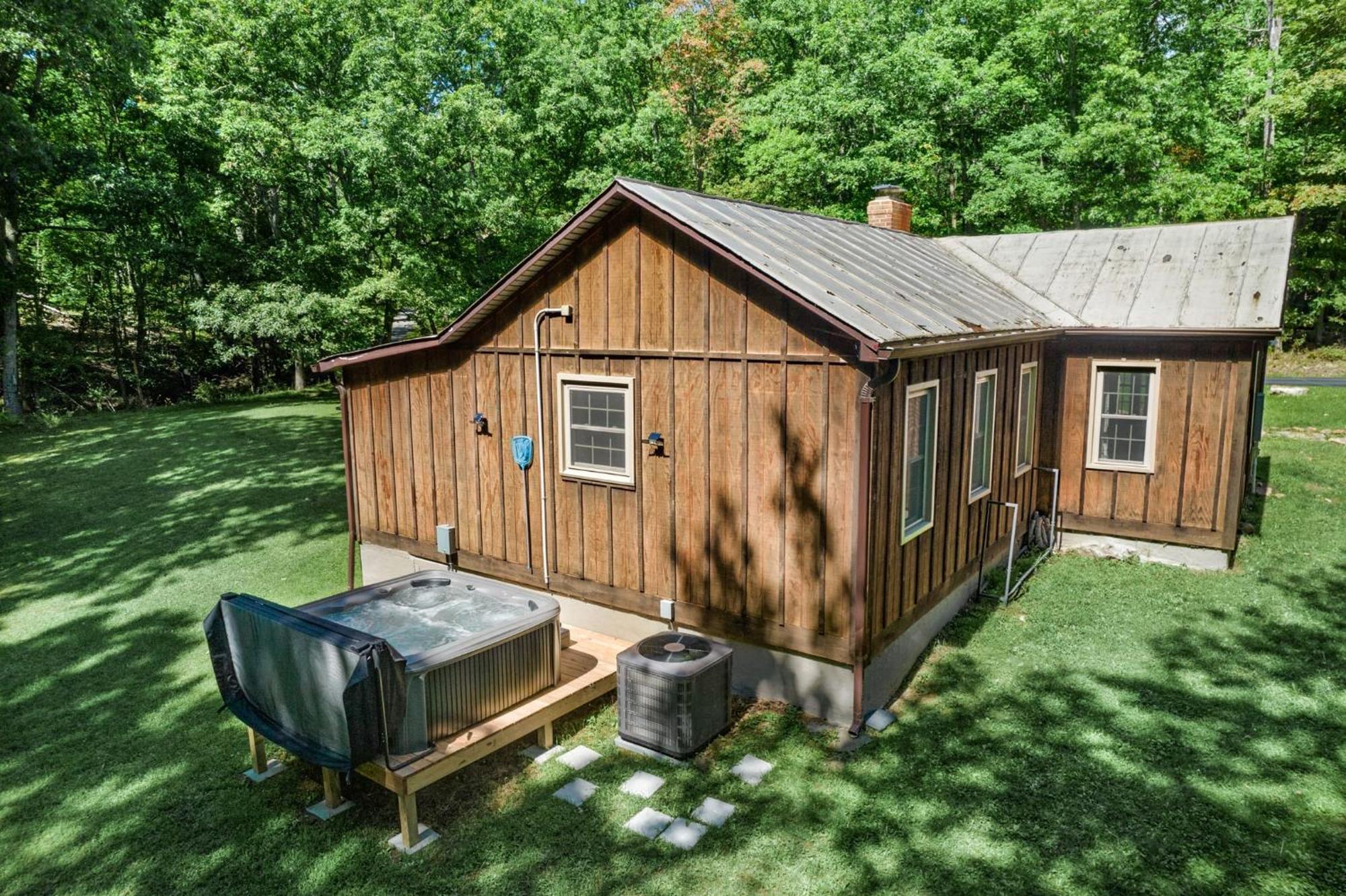 River Access W Hot Tub, Grill, Wifi, & Fire Pit! Lost City Luaran gambar